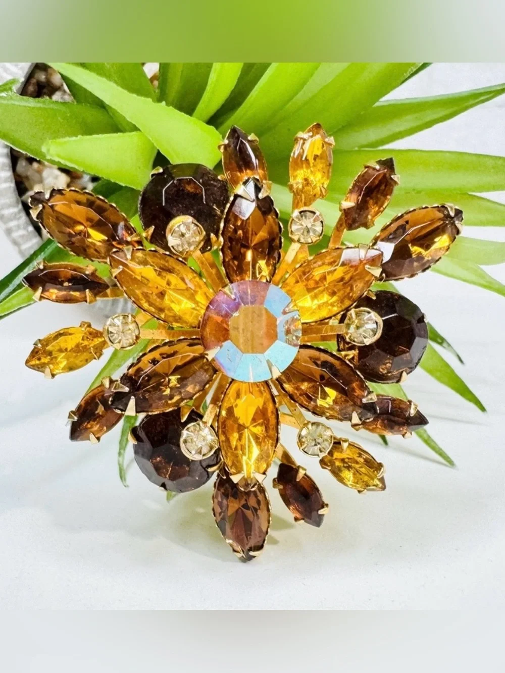 Vintage 50s Beau Jewels Root Beer Amber Glass Starburst Flower Brooch Pin Retro